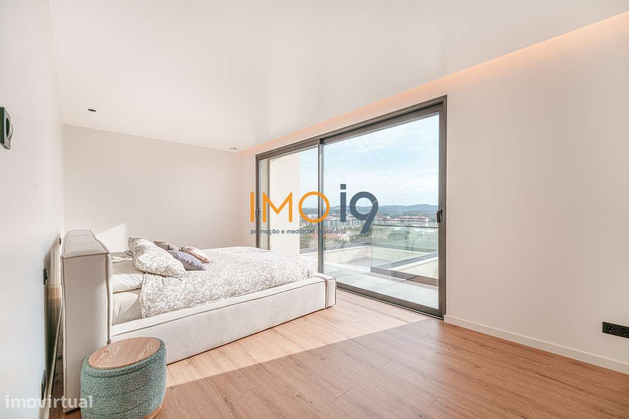 Moradia T4 com Vista Panorâmica em Fátima-32