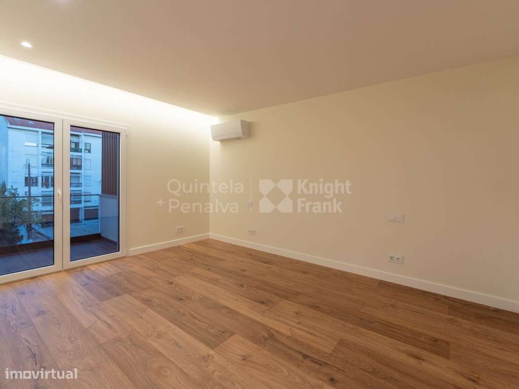 Apartamento T3 com garagem junto ao centro de Cascais-14