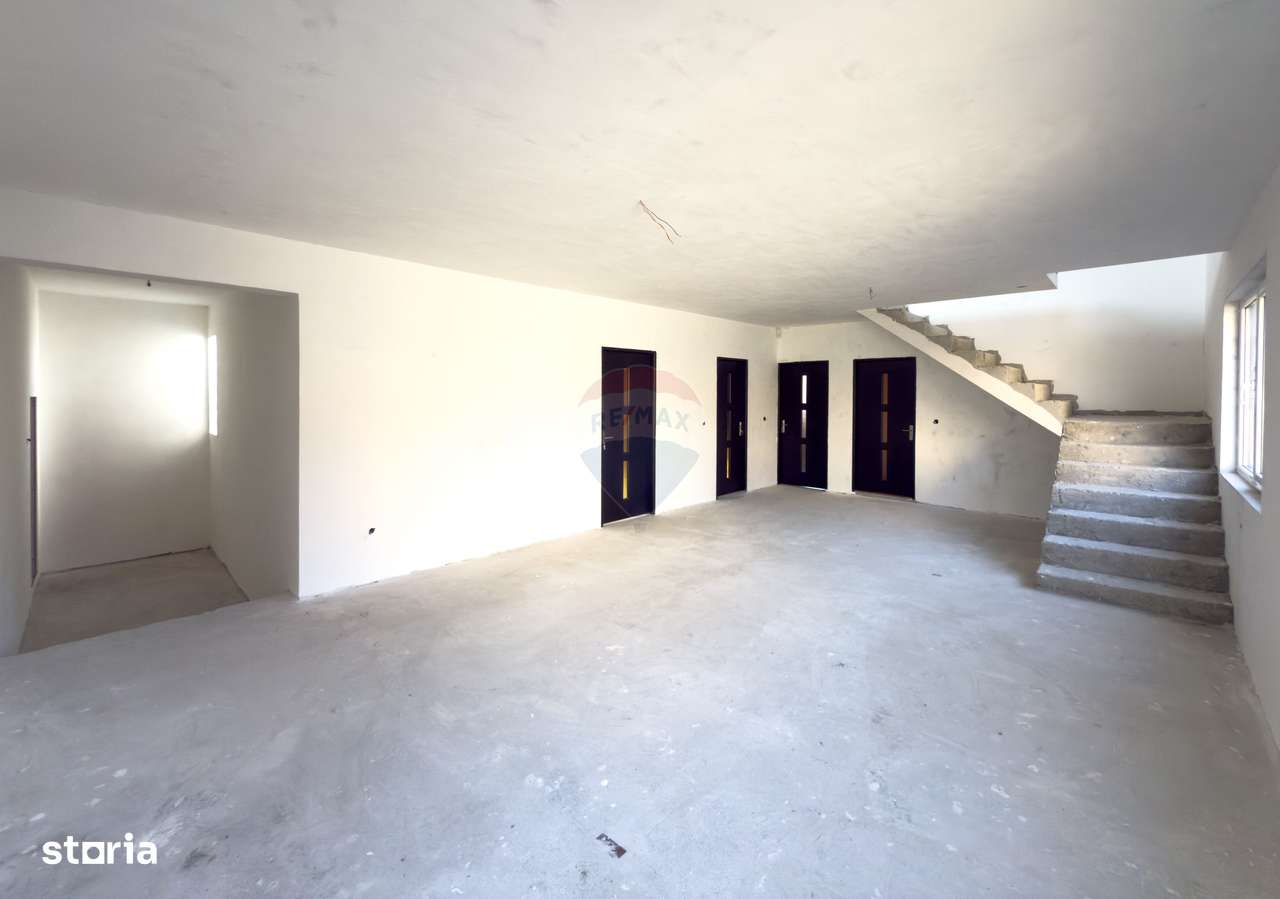 Casă / Vilă cu 8 camere de vânzare în zonă centrală - Urlati-3