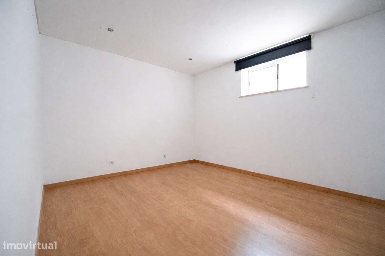 T2 com logradouro e entrada independente no Laranjeiro - Almada - Grande imagem: 4/17