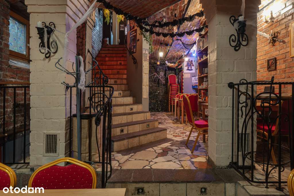 Dwupoziomowy lokal usługowy z witryną-5