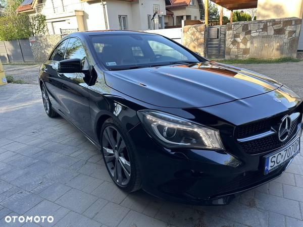 Mercedes-Benz CLA 180 7G-DCT Urban - 2