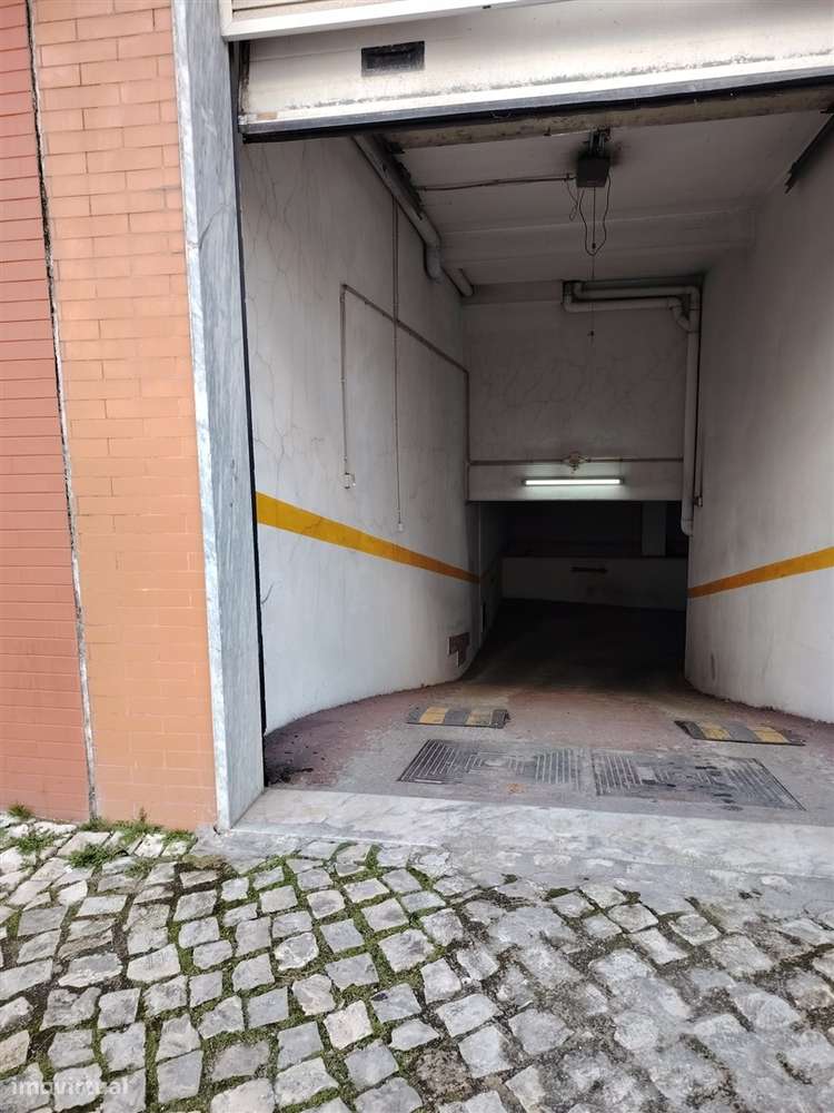 Garagem em Box junto Estação Amadora Este - Grande imagem: 4/11