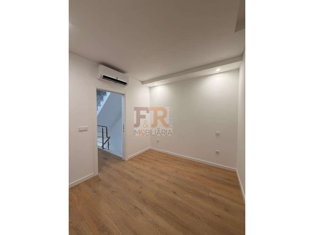 Moradia Geminada Gaveto T3 com Garagem Quinta do Conde-29