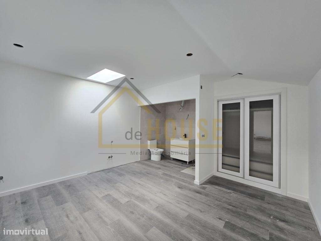 Moradia T3, com espaço exterior perto da Praia-6