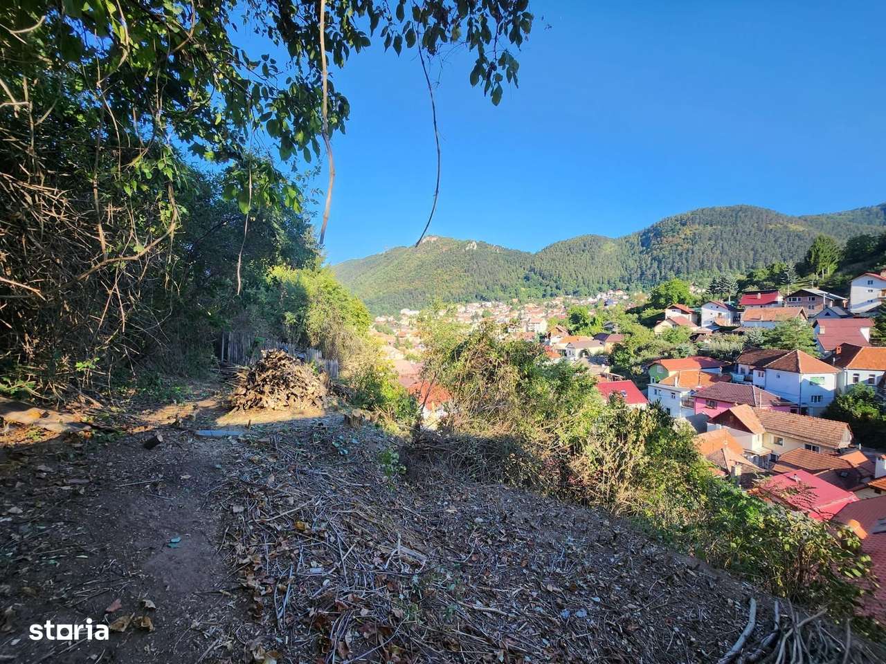 CASA CU TEREN IN Cartierul Schei - Imagine principală: 2/9