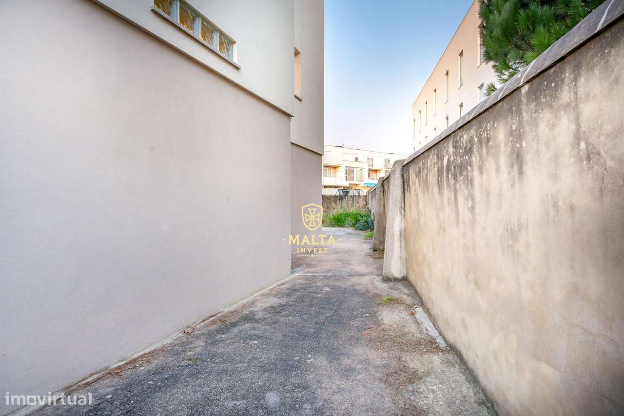 Moradia Bifamiliar com 3 Pisos no Centro de Fão – Esposende-27