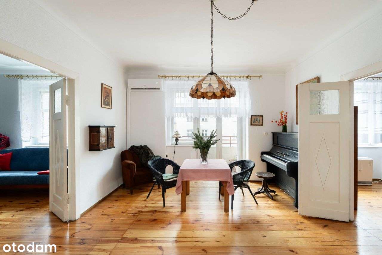 Klimatyczne mieszkanie z duszą. Balkon i piwnica