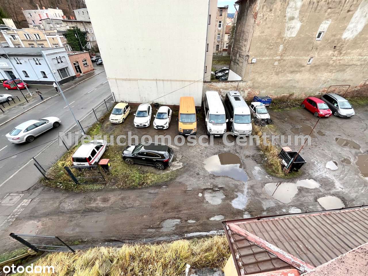 Duże mieszkanie w zabytkowej kamienicy w sercu miasta-15