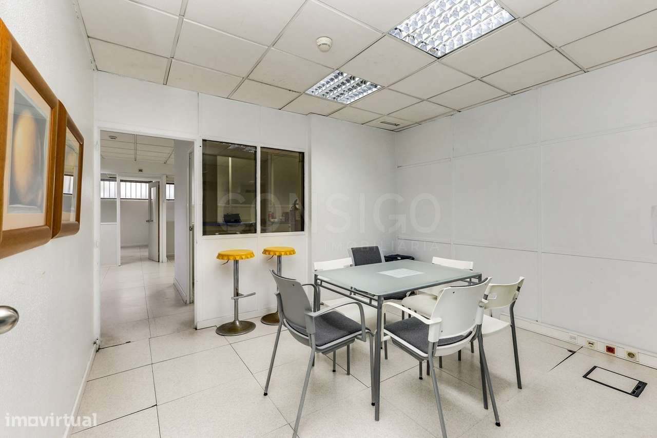 Escritório, loja e armazém com 550 m² em Linda-a-Velha, pronto a funci-5