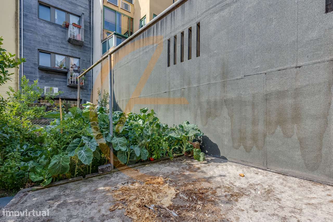 Apartamento T1 com Espaço Exterior | Cedofeita-31