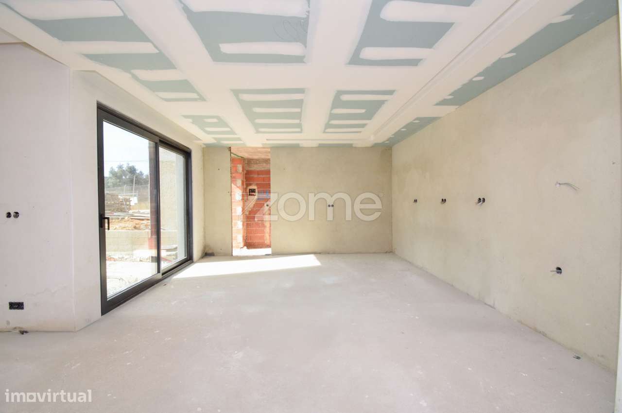 Moradia nova T4 luxo em condomínio privado no Barro em Loures-8