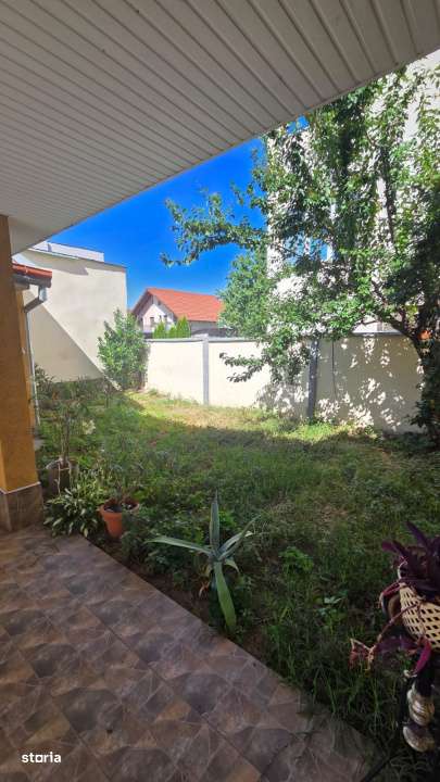 Casa cu etaj de vanzare – Strada Bujorului, zona Piata Mare - Imagine principală: 5/17