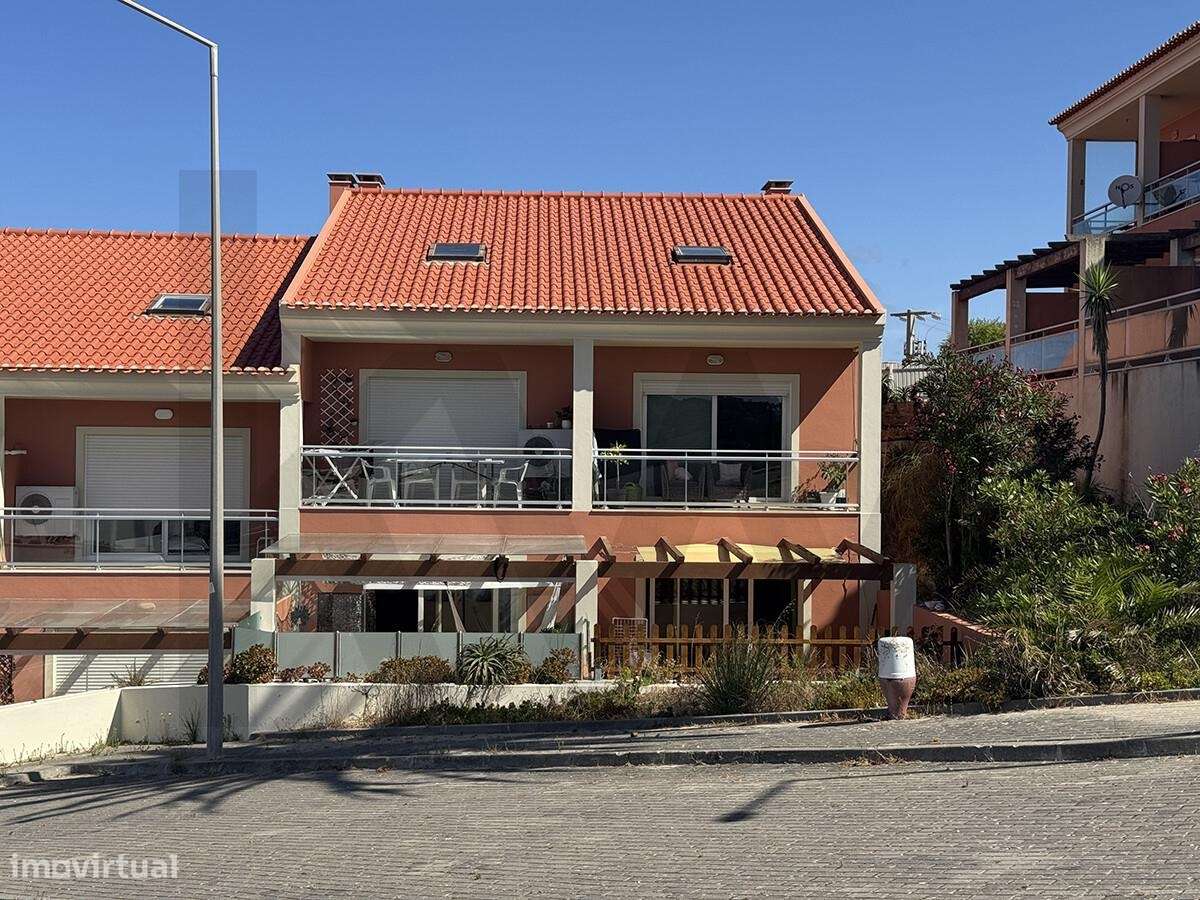 T1 junto à Praia de São Julião | 70 m2 + 42 m2 de pátio | Garagem para-19