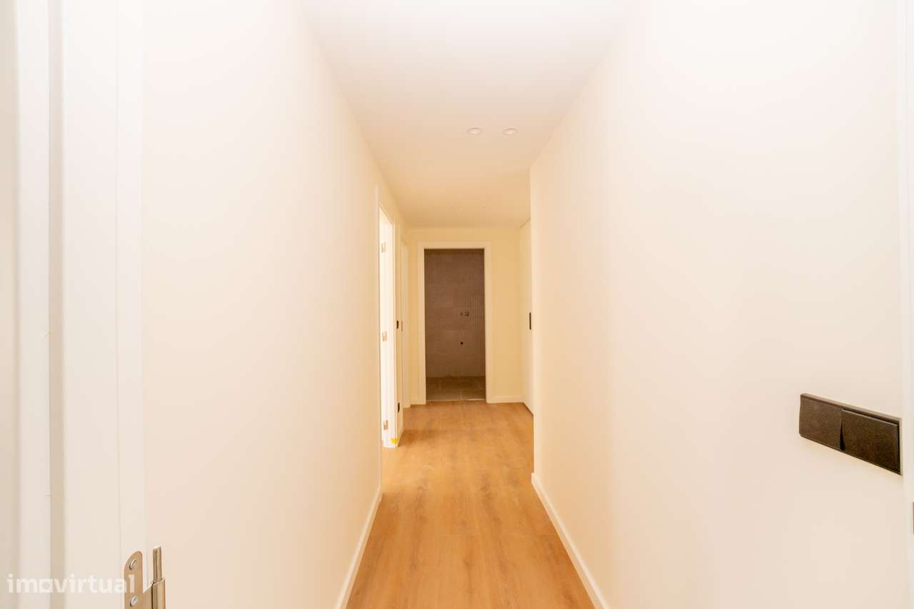 T2 Como Novo com Garagem e Varanda – Centro da Cidade - Grande imagem: 5/21