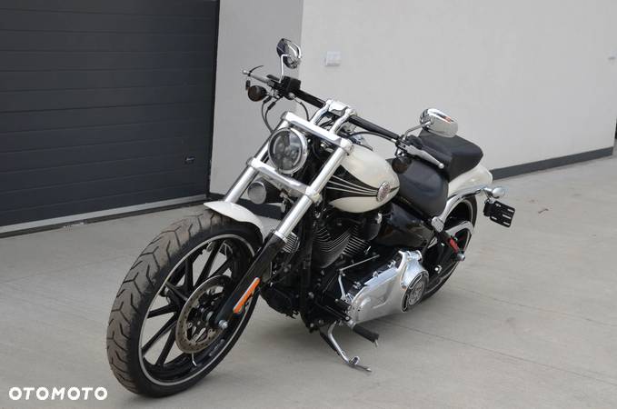 Harley-Davidson Softail Breakout - 37