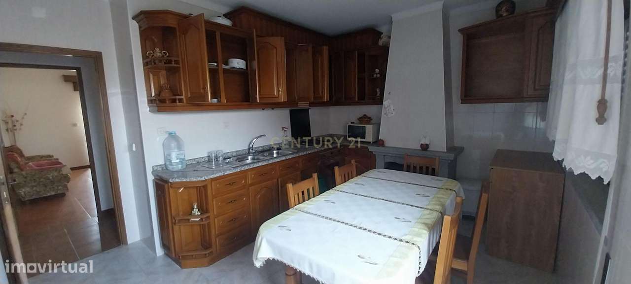 Moradia T2 com 2 espaços comerciais e garagem-5