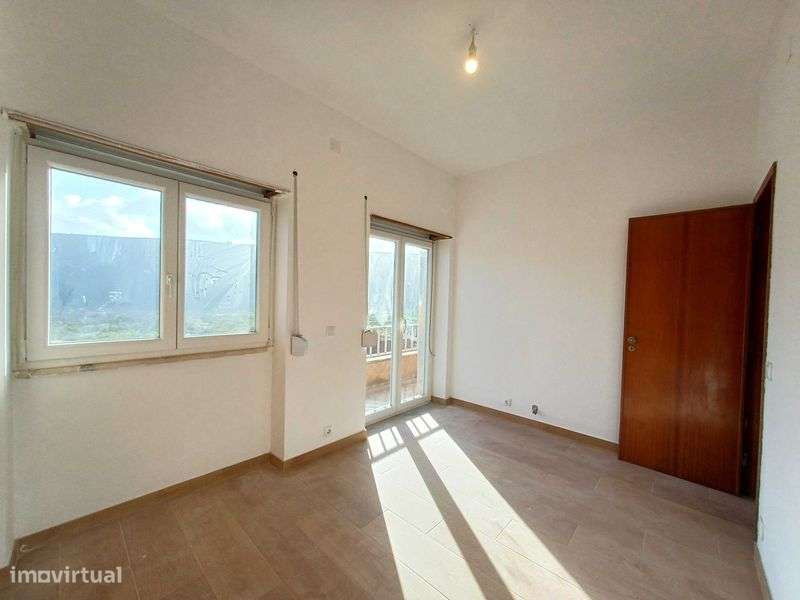 Apartamento T2 Renovado - Mira de Aire - Grande imagem: 5/11