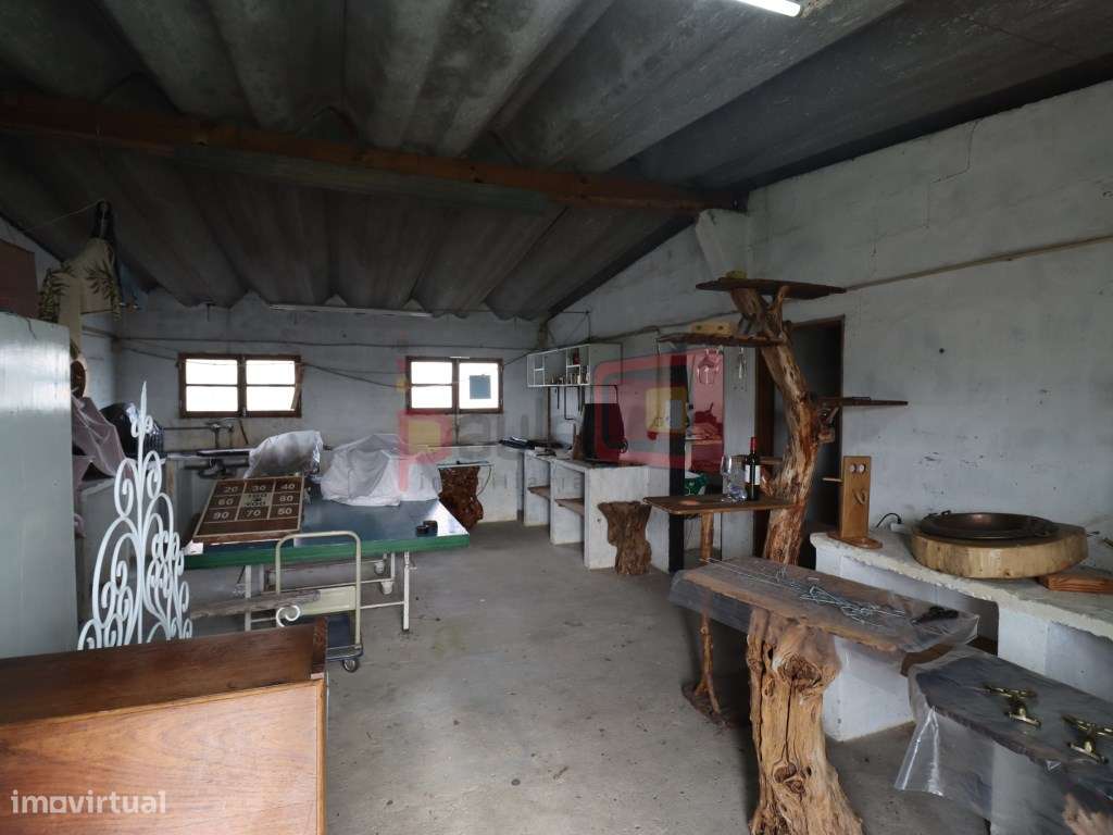 TERRENO COM CASAS - SARILHOS GRANDES-49