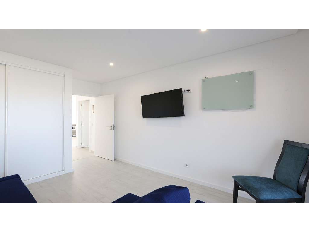 Penthouse T2 com vista panorâmica de mar e terraço privado em condo...-16