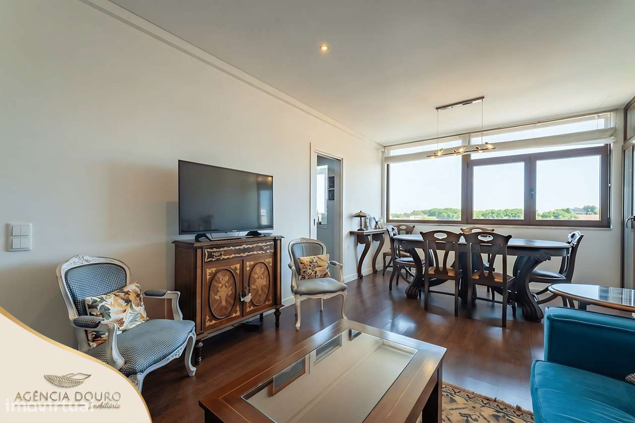 Apartamento T4 com varandas, em Aldoar, Porto-0