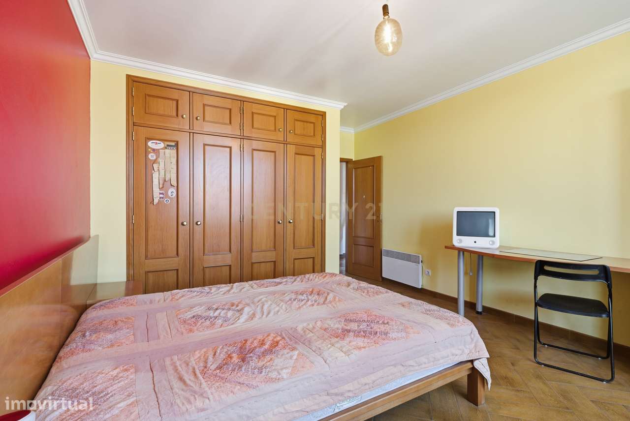 Moradia T3 com piscina e vista campo em Localização Privilegiada-23