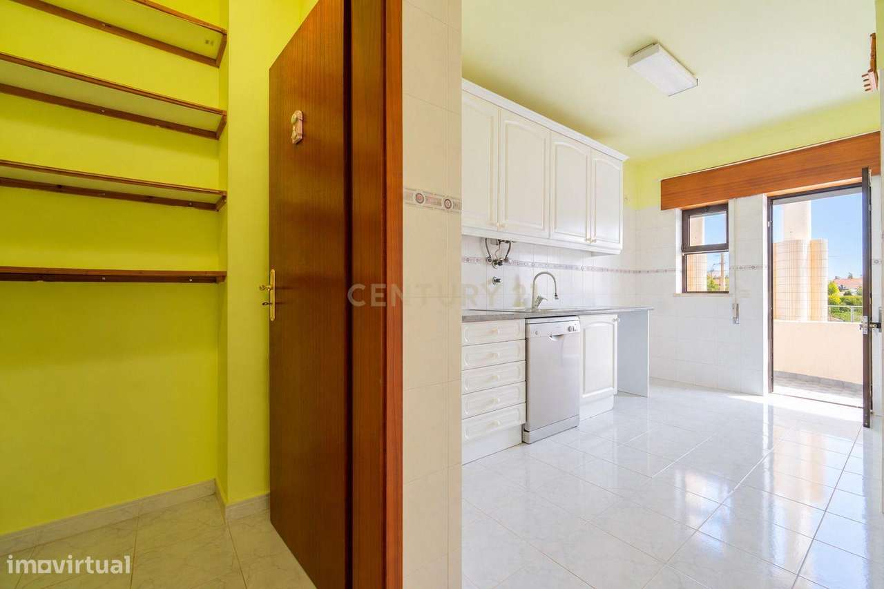 Apartamento T2 em Estômbar, Lagoa - Oportunidade Única!-12