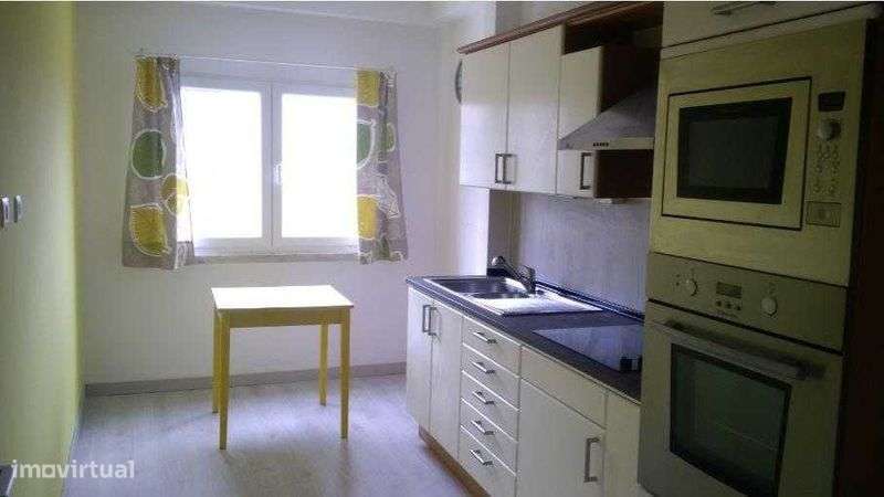 Rent / Arrendo apartamento com 2 quartos na Pontinha próximo do metro - Grande imagem: 5/10