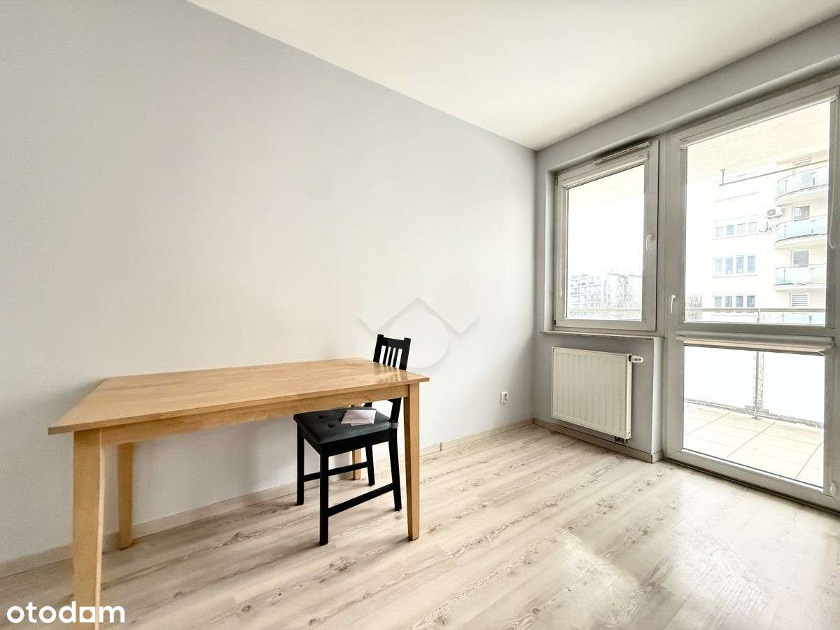 Przestronne 3- pokojowe mieszkanie z balkonem!-1