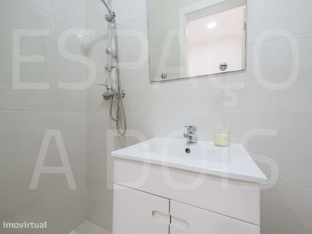Amadora Centro | T3 Remodelado com 2 Suites e um Fantástico Logrado...-45