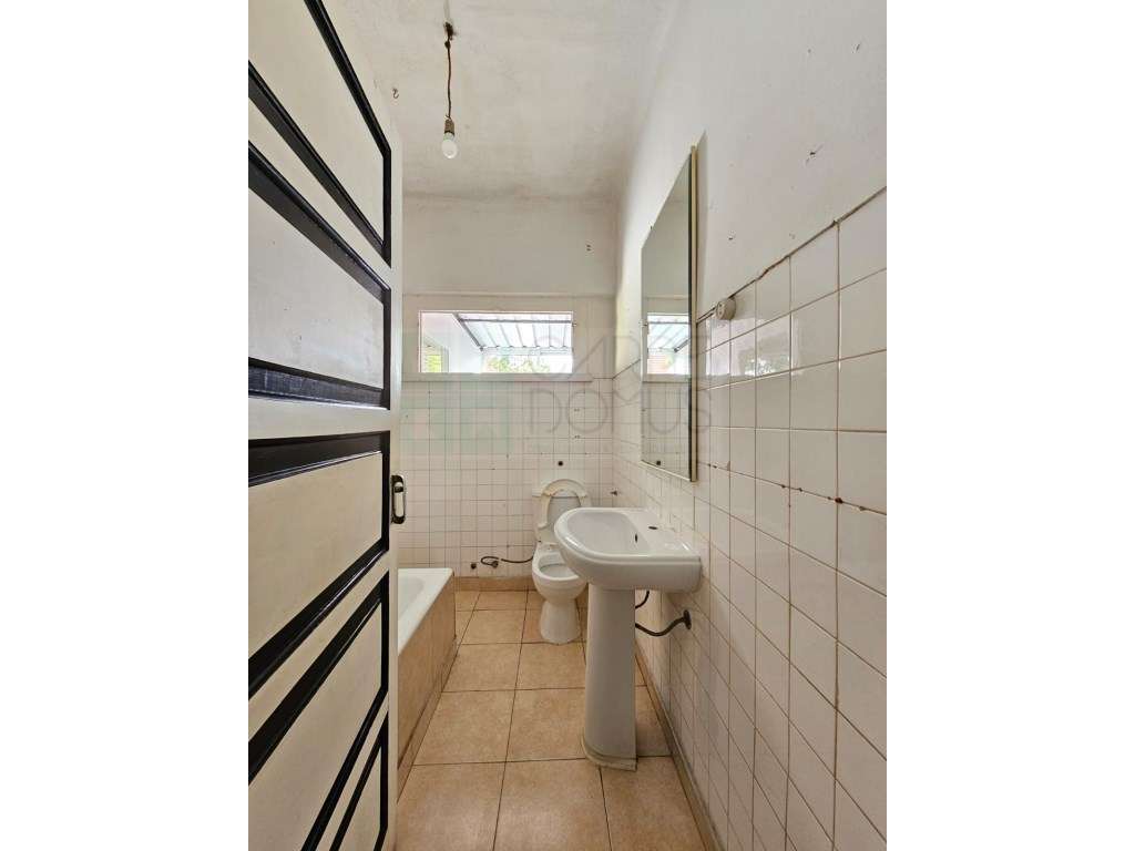 Prédio com Comércio e 2 apartamentos, em Mem Martins, Sintra-30