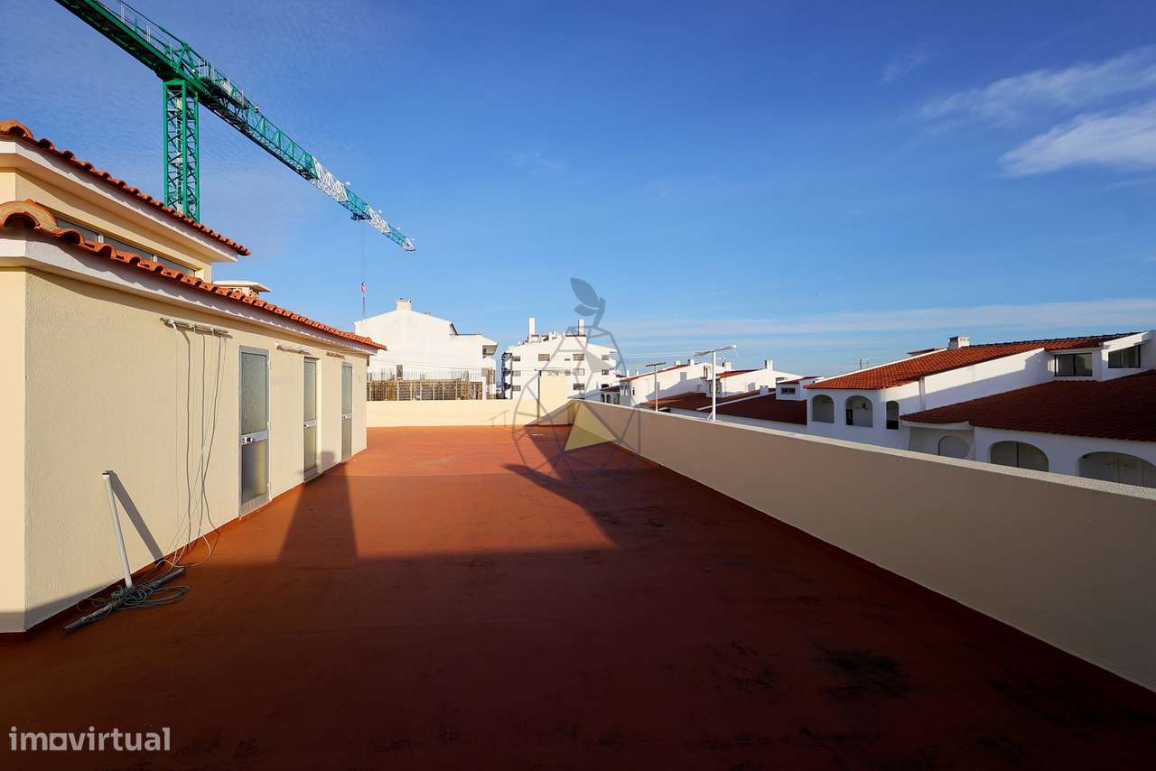 T2 em Bemposta com arrecadação privativa e terraço comum espaçoso  - A-33