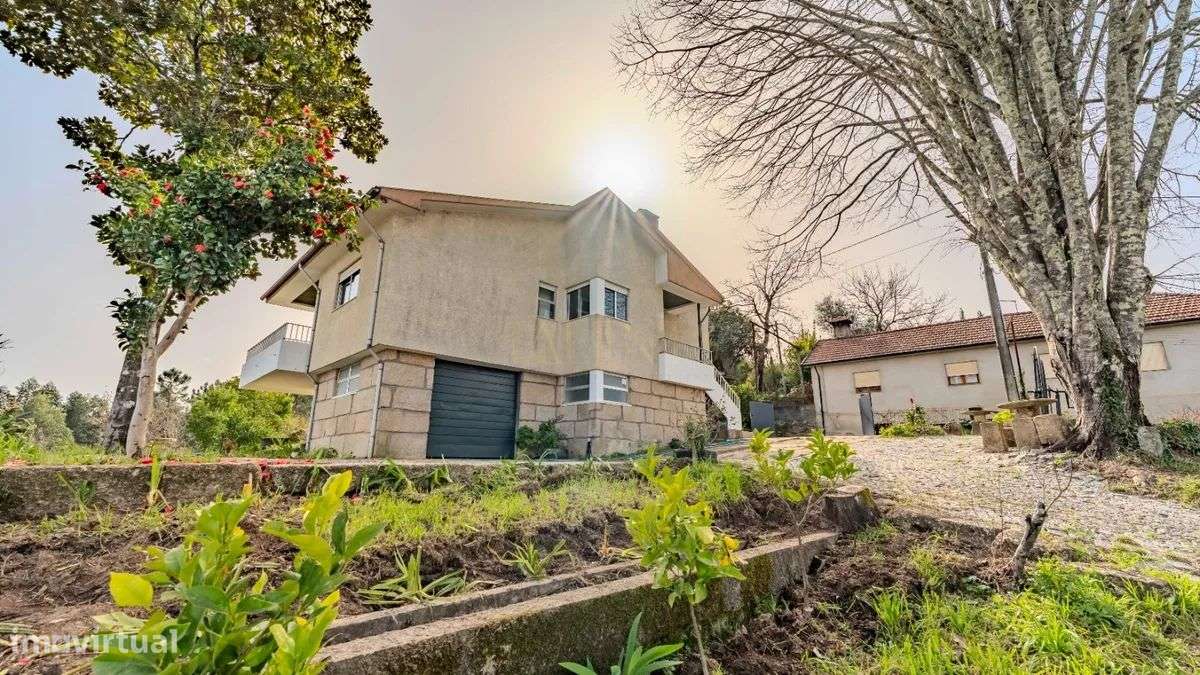 Exclusiva Moradia T4 com 556m² e 1.000m² de Terreno-29