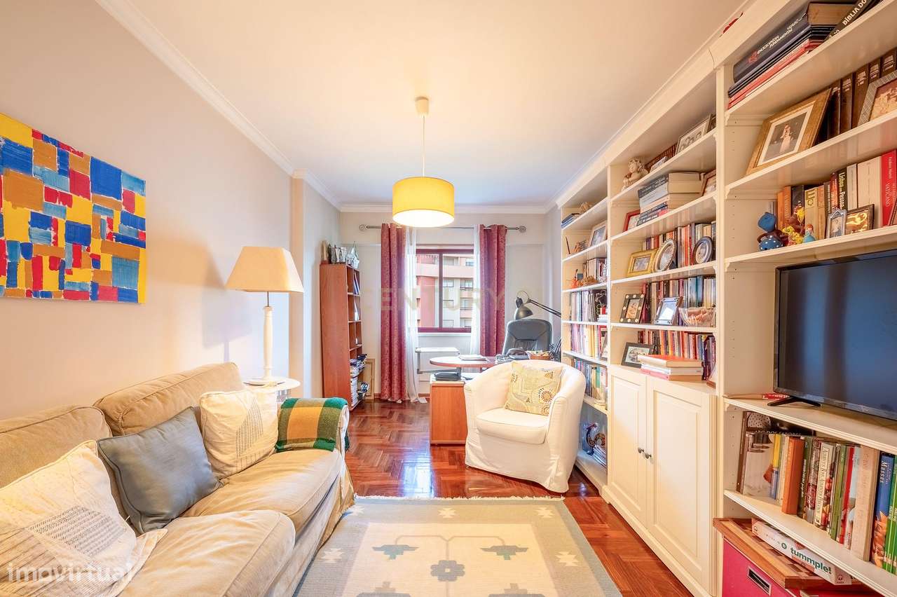 Apartamento T3, com Box de 85 m2 e Arrecadação em Odivelas-7