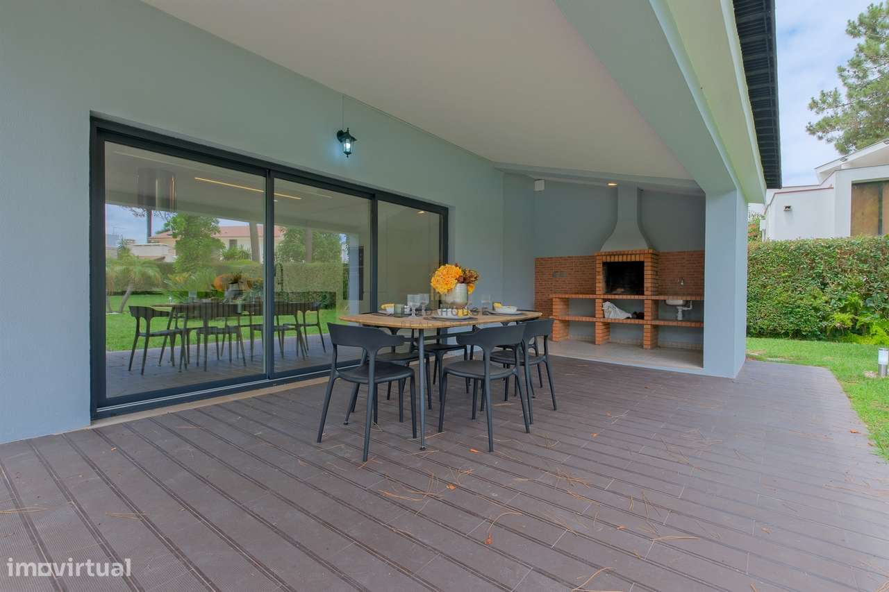 Moradia T4 de Luxo Totalmente Remodelada na Herdade da Aroeira-44