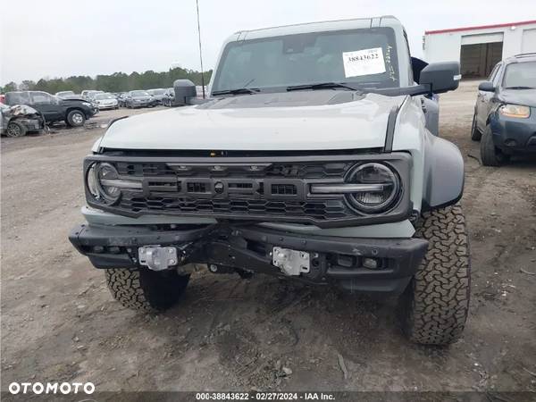 Ford Bronco - 13