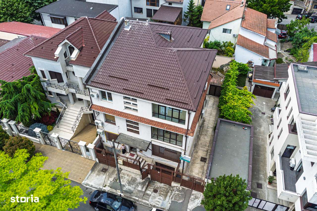 Vilă tip bloc 12 camere, 2 garaje 2 boxe zona Tomis 1 Flămânda - Imagine principală: 4/18