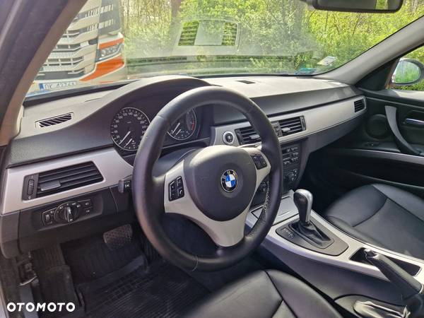 BMW Seria 3 320d Touring Sport-Aut Efficient Dynamics Edition - 14