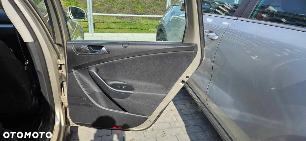 Volkswagen Passat 2.0 TDI Comfortline - 17