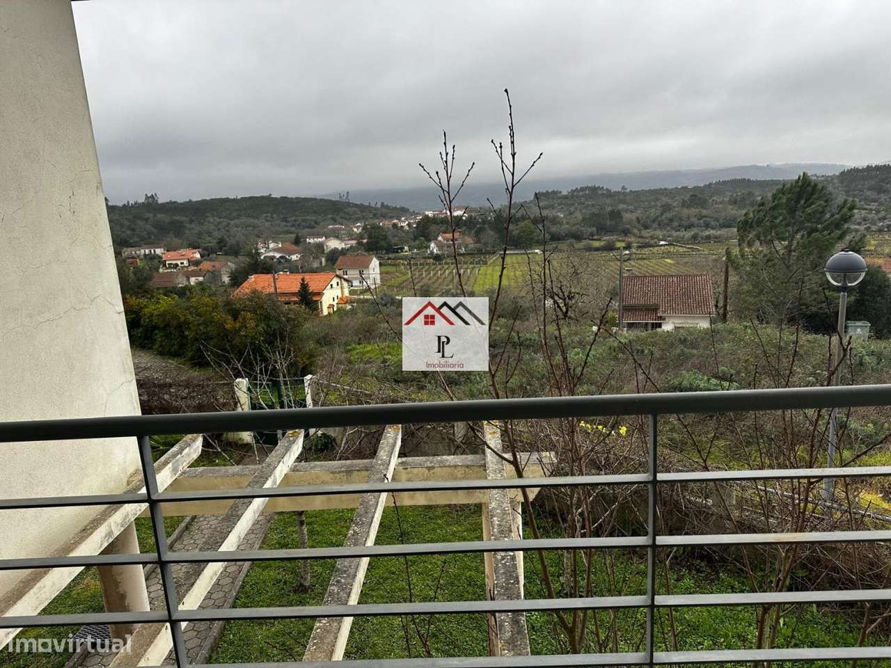 Moradia  T4 isolada inserida num lote de 700m2 em Penela  (V907MS)-25