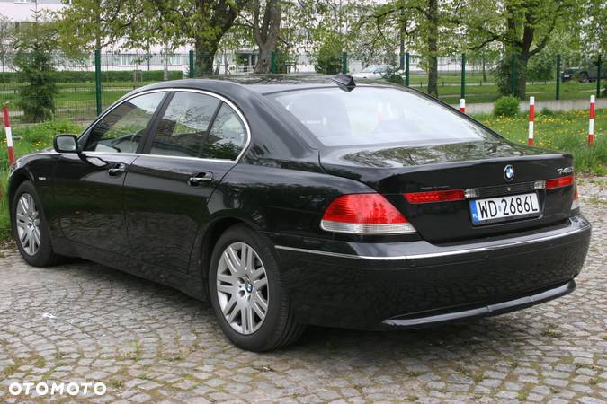 BMW Seria 7 745i - 2