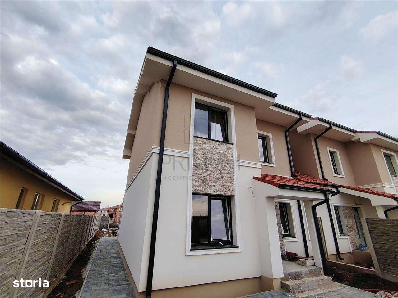 Duplex despartit prin camera tehnica - teren generos - personalizare i - Imagine principală: 2/10