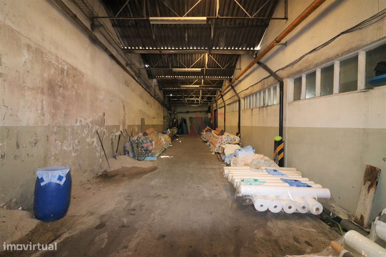 Armazém com 1791 m2 em São Miguel, Vizela - Grande imagem: 4/17