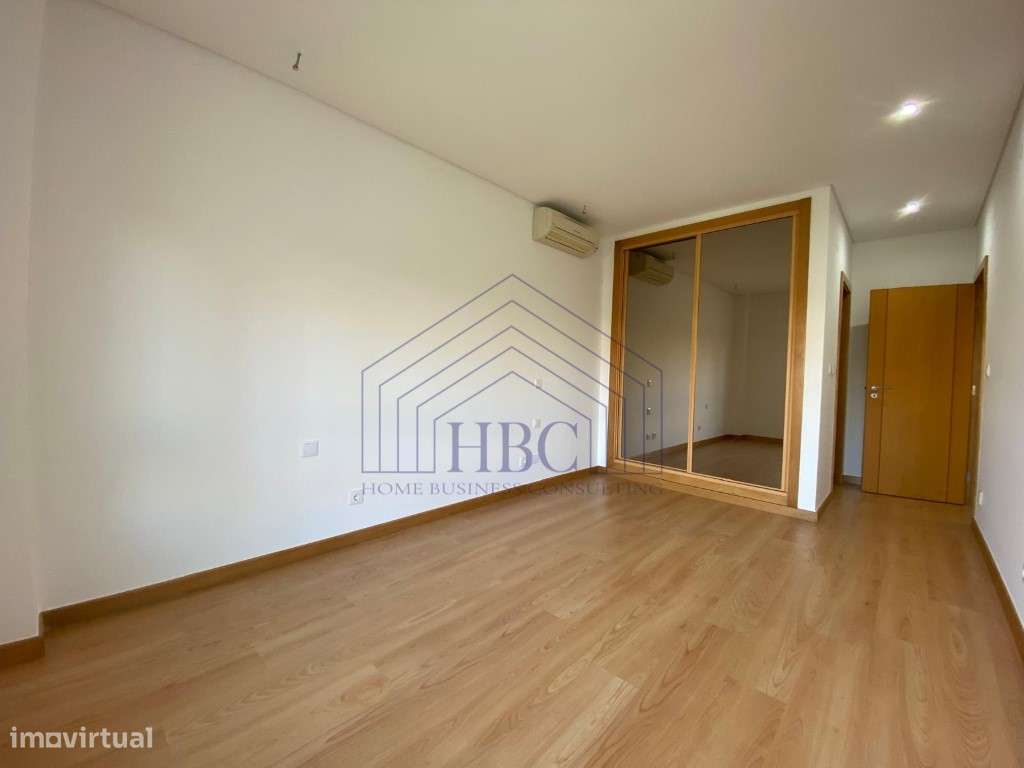 Apartamento T3 nas Colinas do Cruzeiro | 4 Parqueamentos + Arrecadação-14