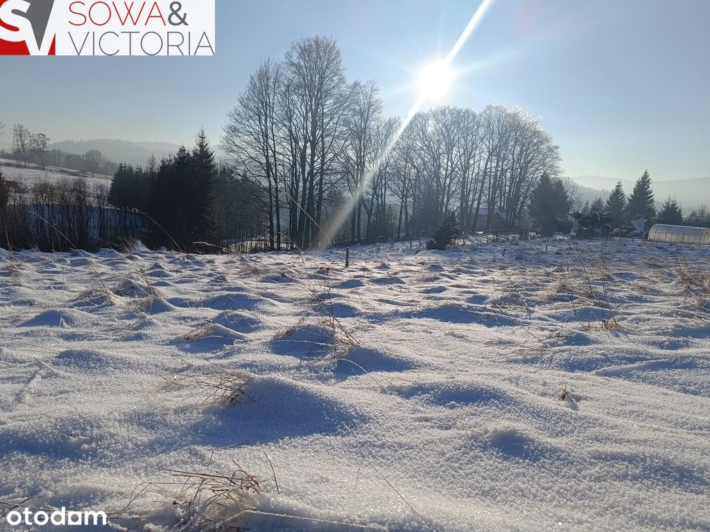 Widokowa działka z wydanym pozwoleniem na budowę.