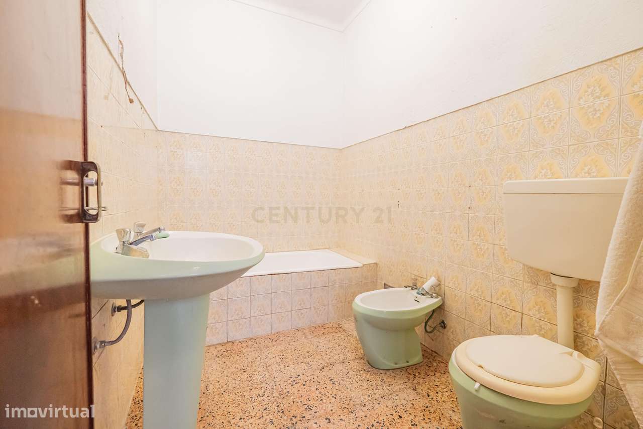 Moradia T3 com Quintal Amplo, Garagem e Anexo – Zona Tranquila da Moit-12