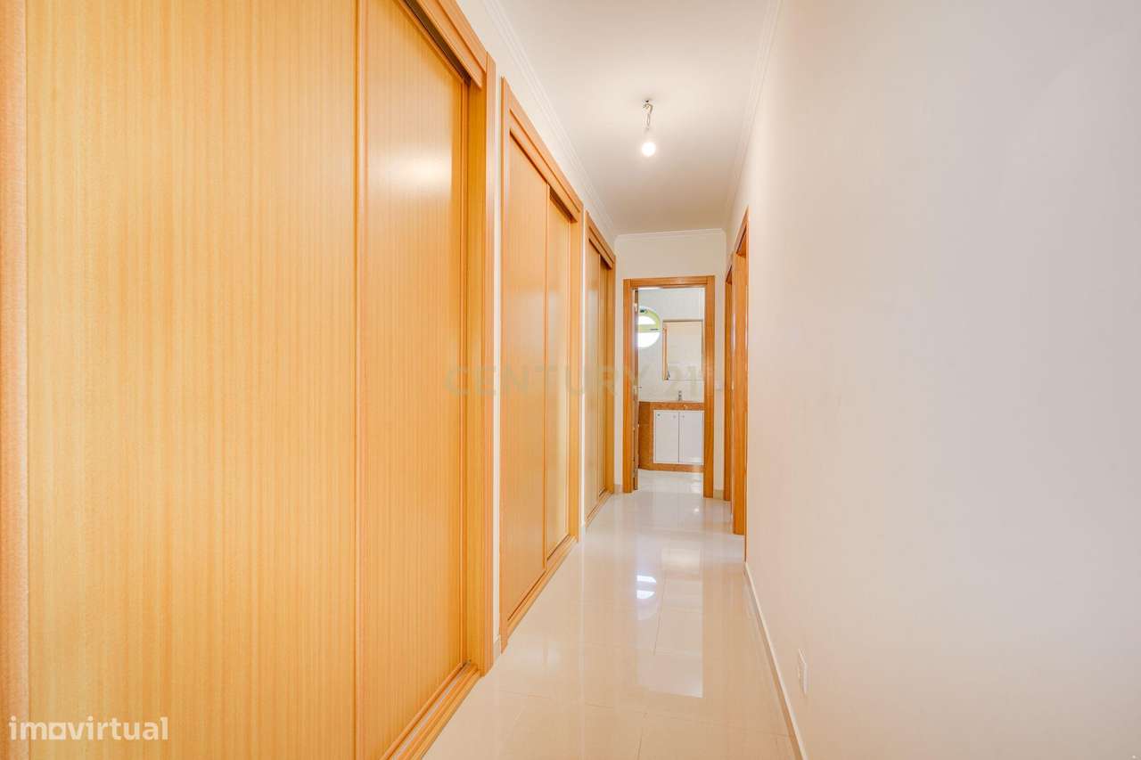 Apartamento T2 com Varanda em Loures - Oportunidade Única!-10