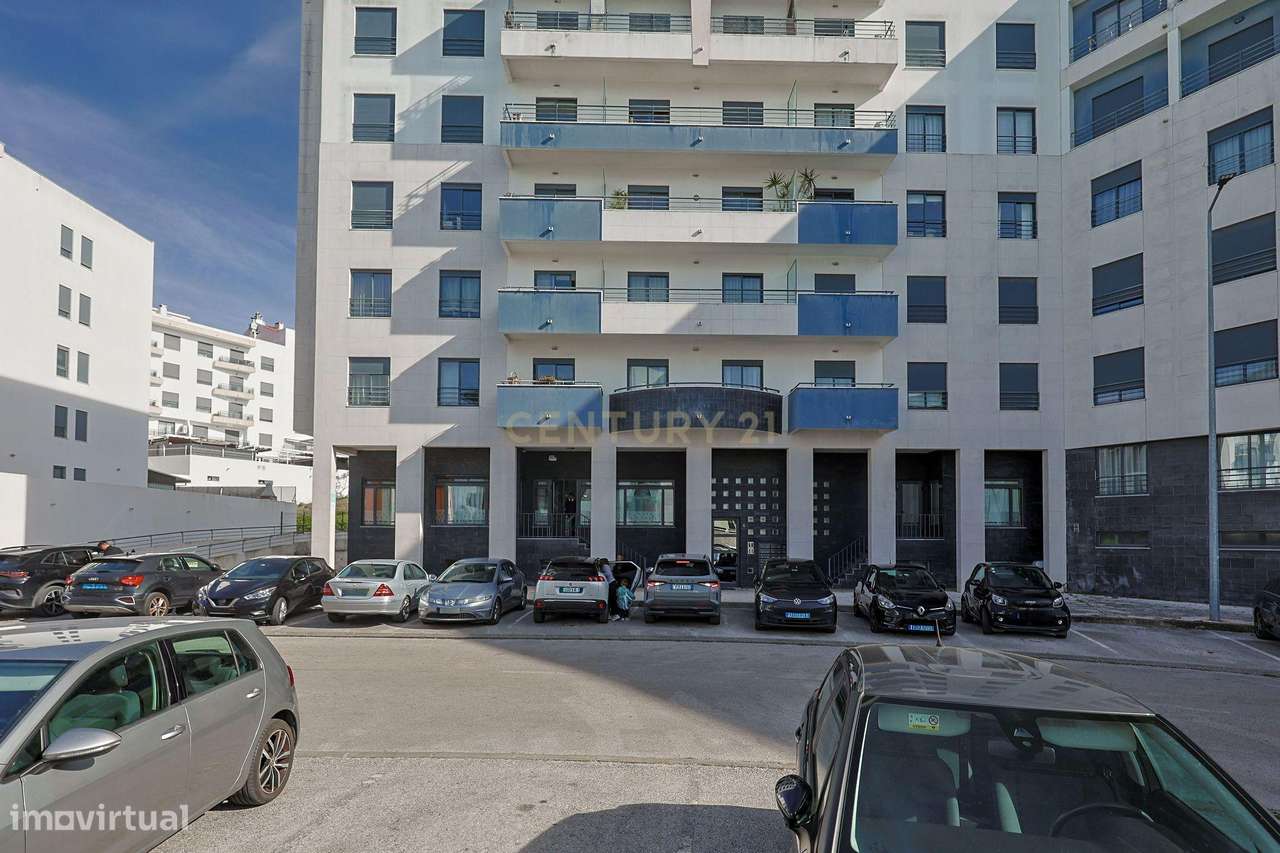 Apartamento T2 com Garagem, no Parque Luso em Corroios.-37