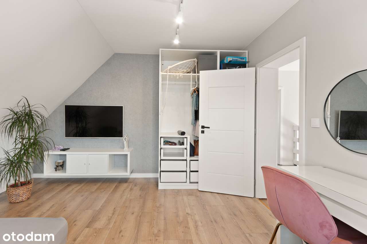 Duży dom wolnostojący 4 sypialnie + salon, garaż, piwnica, Maślice-15