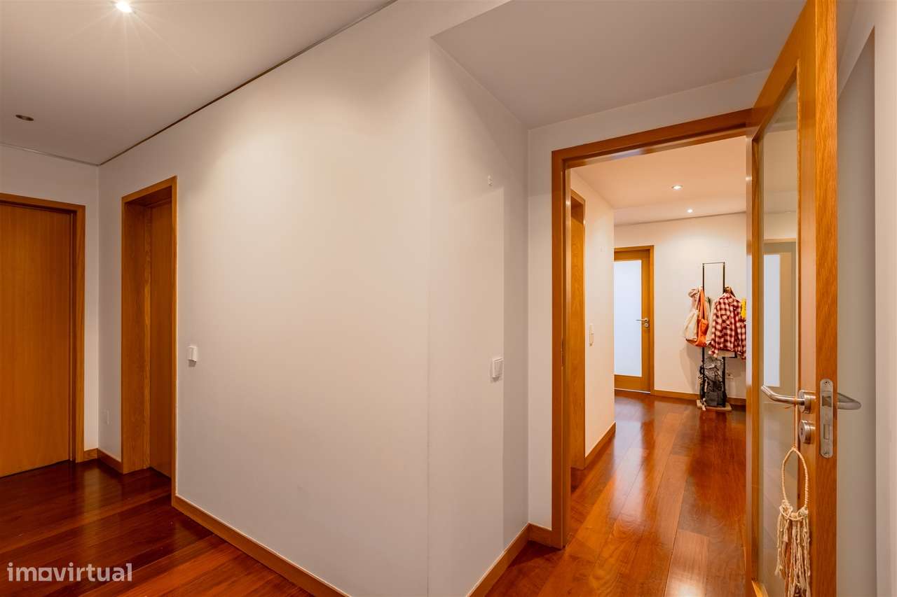 Apartamento T3 no Bessa com Varanda e Garagem box-16